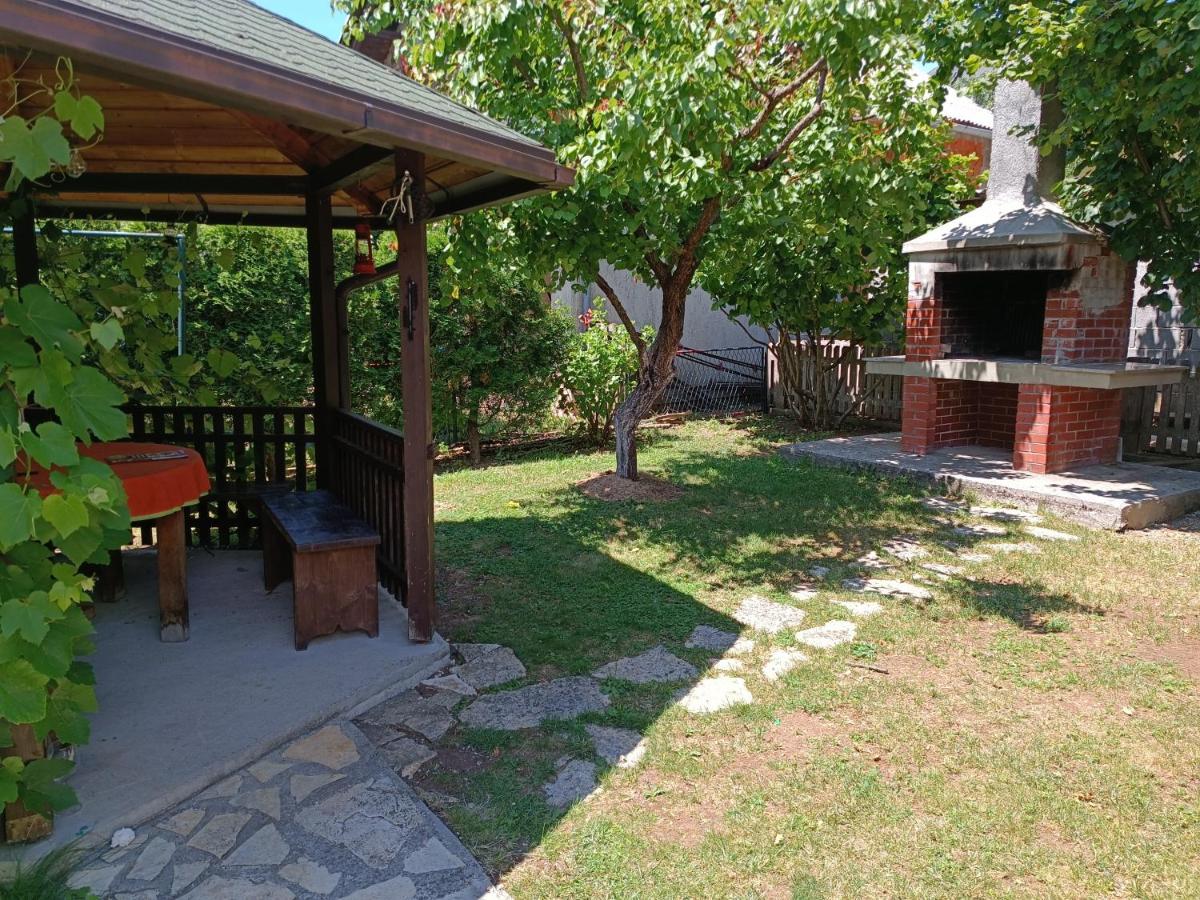 Apartment Lynx Korenica Luaran gambar