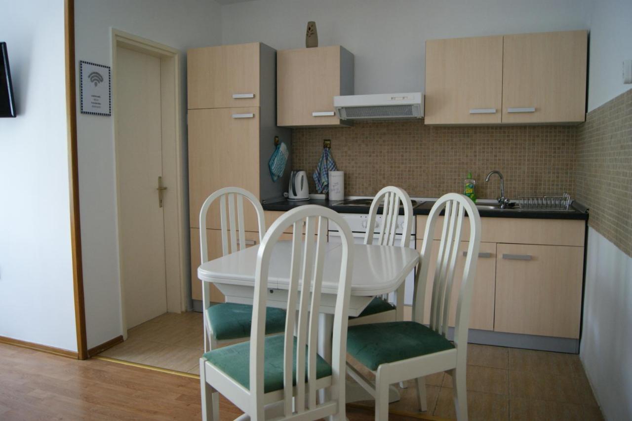 Apartment Lynx Korenica Luaran gambar